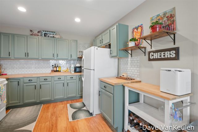 879 Flat River Court, Lowell, MI 49331