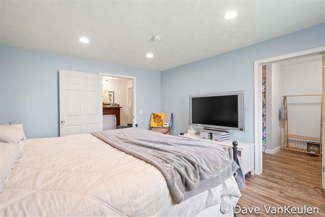 879 Flat River Court, Lowell, MI 49331