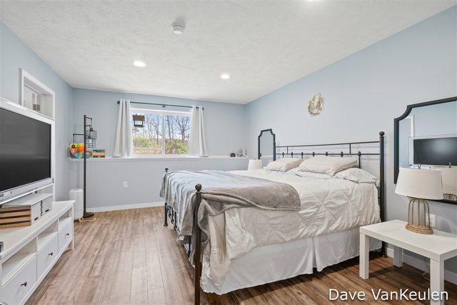 879 Flat River Court, Lowell, MI 49331