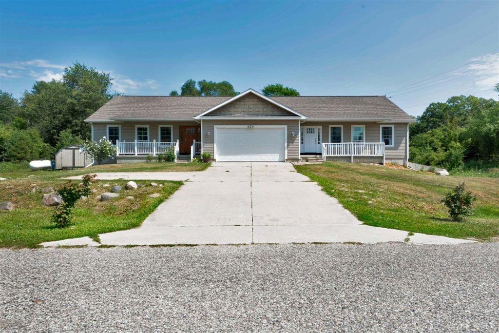 879 Flat River Court, Lowell, MI 49331
