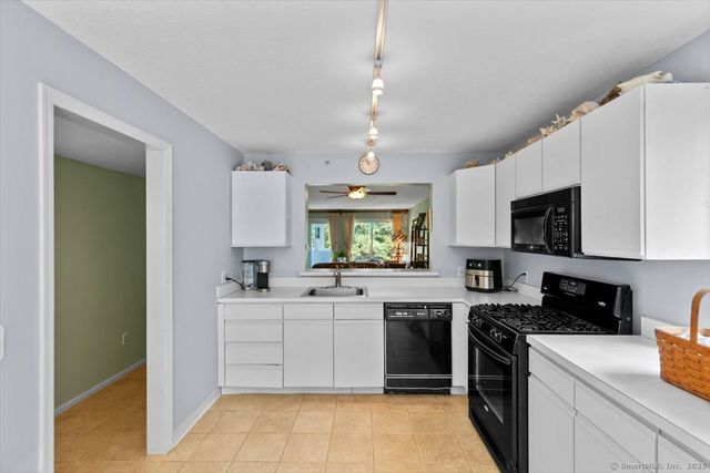 2 Mansfield Grove Road 262, East Haven, CT 06512