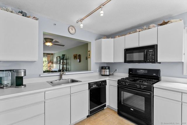 2 Mansfield Grove Road 262, East Haven, CT 06512