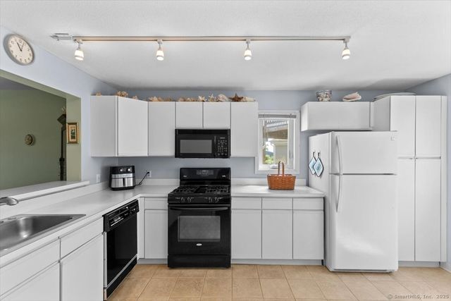 2 Mansfield Grove Road 262, East Haven, CT 06512