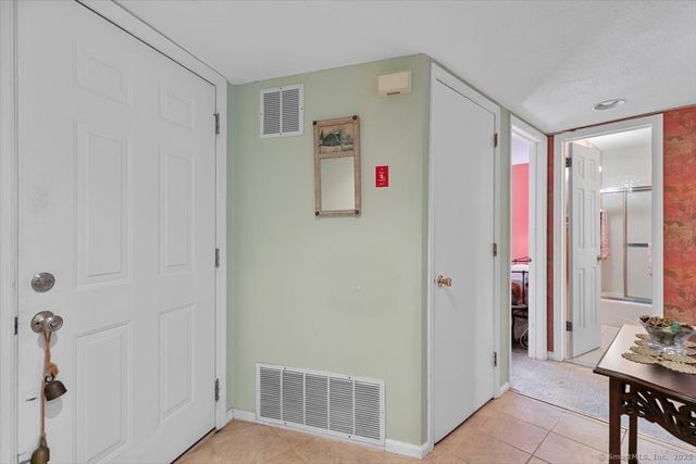 2 Mansfield Grove Road 262, East Haven, CT 06512