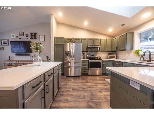 25217 TYRO Ave, Veneta, OR 97487