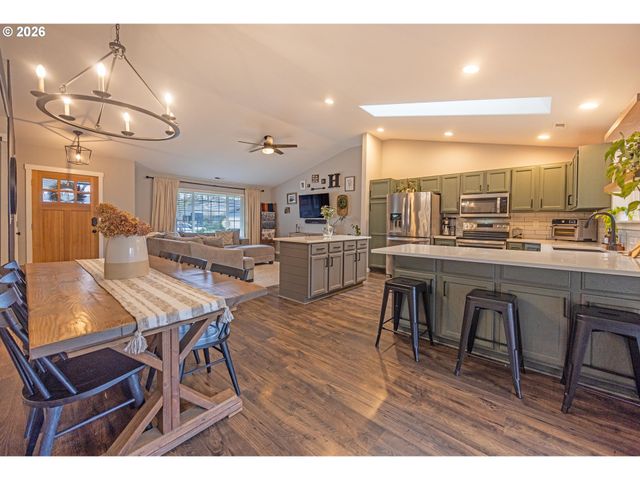 25217 TYRO Ave, Veneta, OR 97487