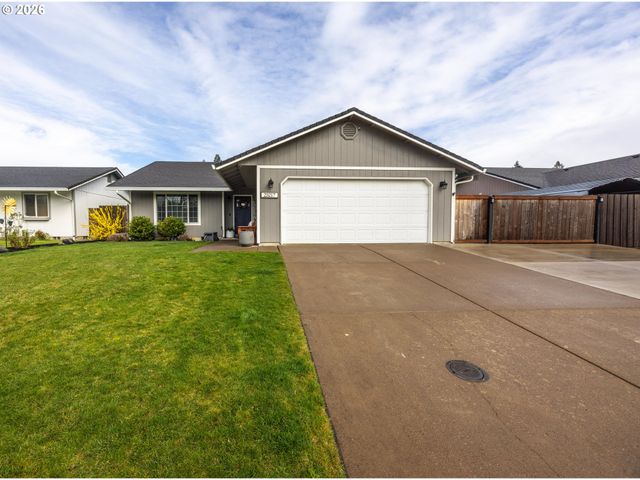 25217 TYRO Ave, Veneta, OR 97487