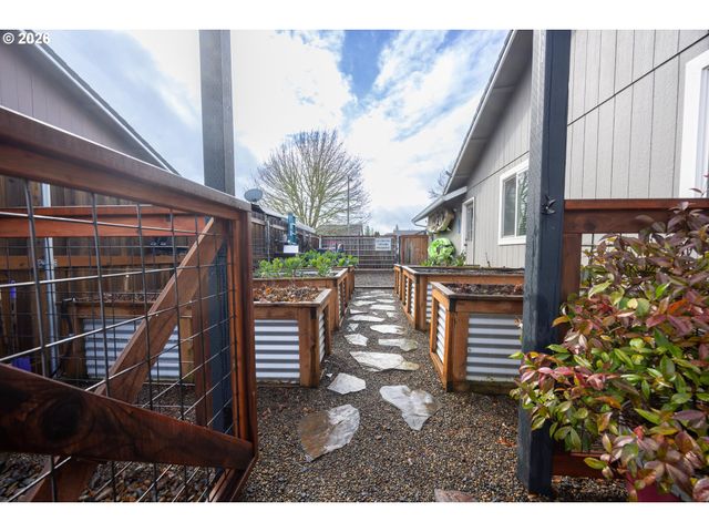 25217 TYRO Ave, Veneta, OR 97487
