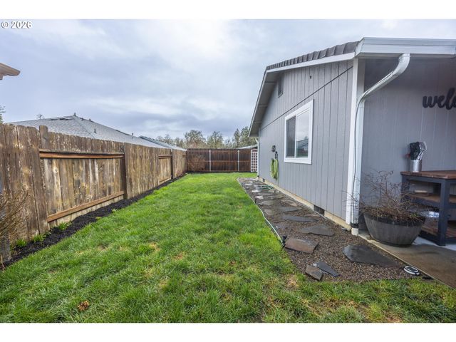 25217 TYRO Ave, Veneta, OR 97487