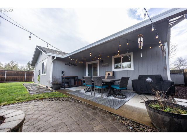 25217 TYRO Ave, Veneta, OR 97487