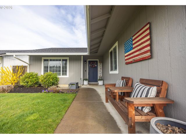 25217 TYRO Ave, Veneta, OR 97487