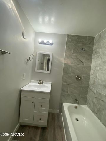 9208 N 10TH Street, Phoenix, AZ 85020