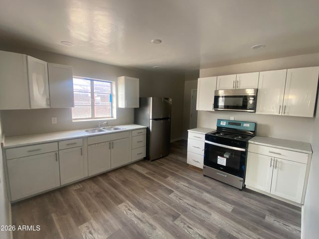 9208 N 10TH Street, Phoenix, AZ 85020