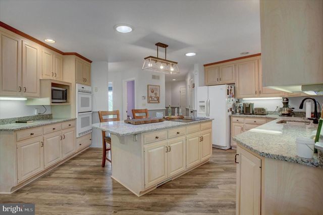870 REMINGTON DR, Shippensburg, PA 17257