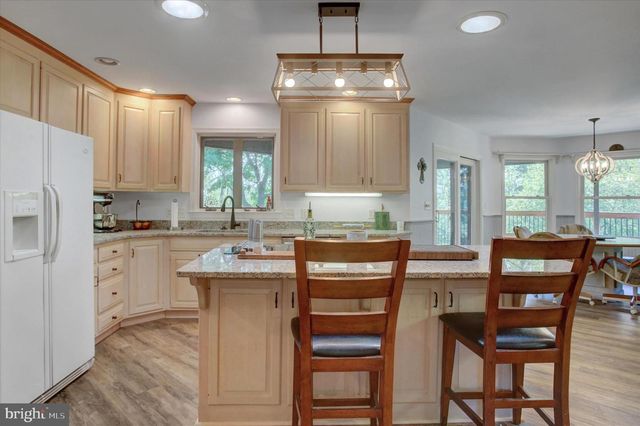 870 REMINGTON DR, Shippensburg, PA 17257