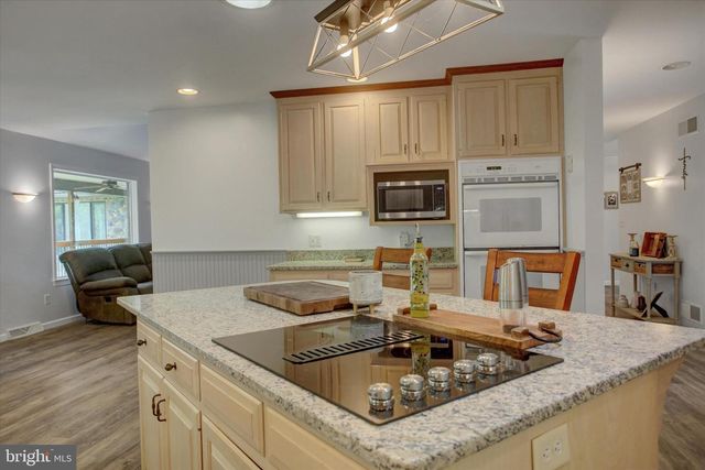 870 REMINGTON DR, Shippensburg, PA 17257