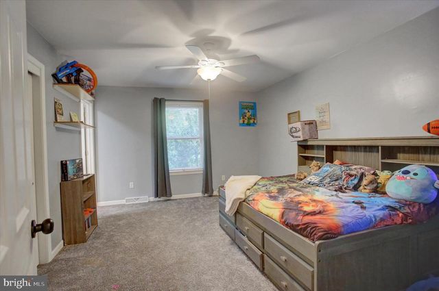 870 REMINGTON DR, Shippensburg, PA 17257