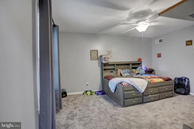 870 REMINGTON DR, Shippensburg, PA 17257