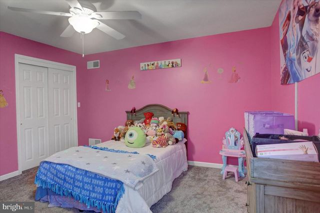 870 REMINGTON DR, Shippensburg, PA 17257