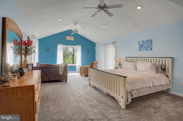 870 REMINGTON DR, Shippensburg, PA 17257