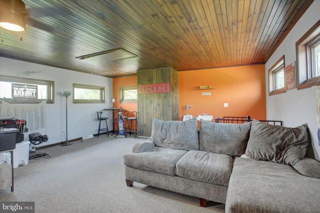 870 REMINGTON DR, Shippensburg, PA 17257