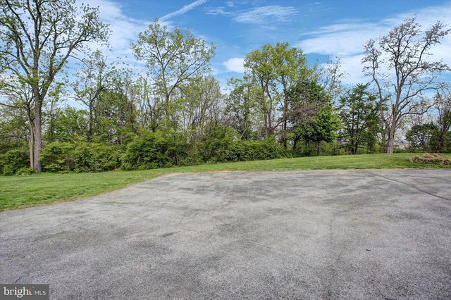870 REMINGTON DR, Shippensburg, PA 17257