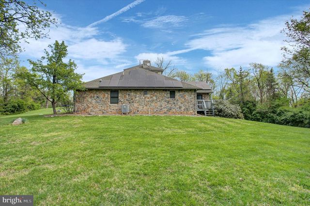 870 REMINGTON DR, Shippensburg, PA 17257