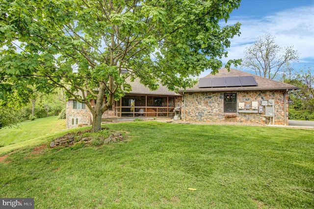 870 REMINGTON DR, Shippensburg, PA 17257