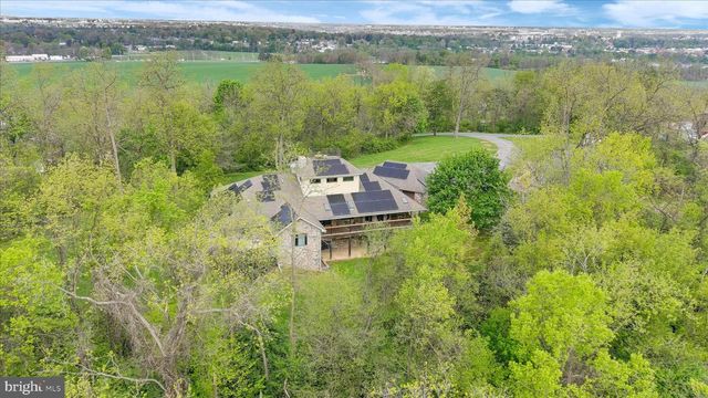 870 REMINGTON DR, Shippensburg, PA 17257