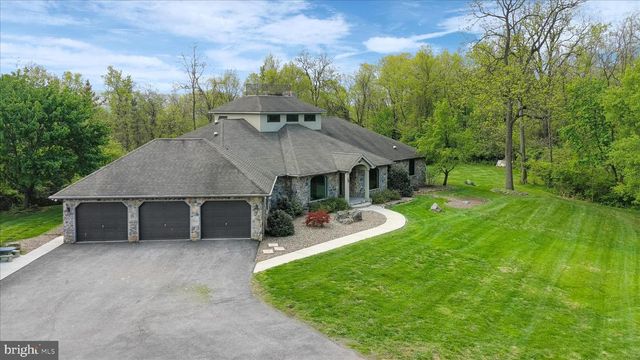 870 REMINGTON DR, Shippensburg, PA 17257