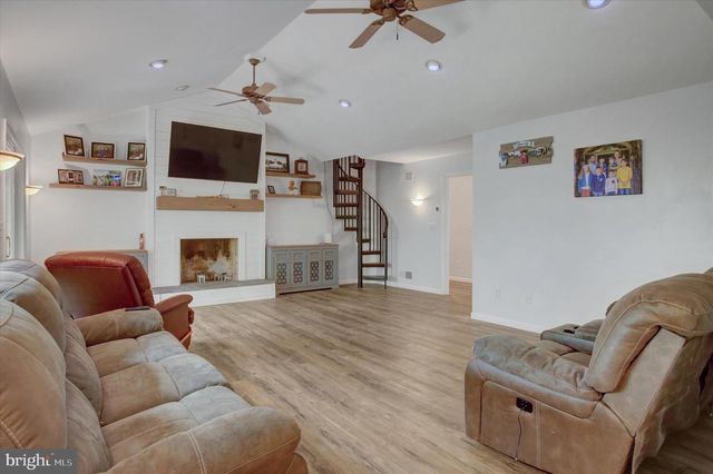 870 REMINGTON DR, Shippensburg, PA 17257