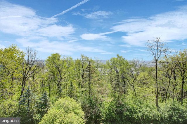 870 REMINGTON DR, Shippensburg, PA 17257