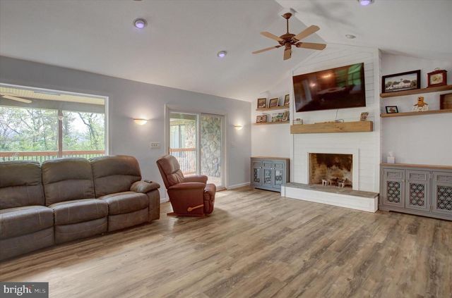 870 REMINGTON DR, Shippensburg, PA 17257