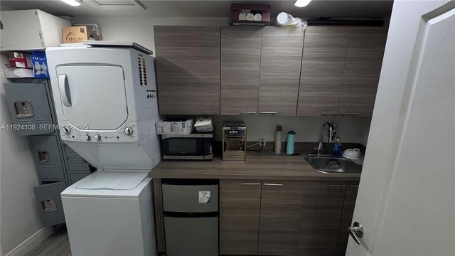 2614 SW 8th St, Miami, FL 33135