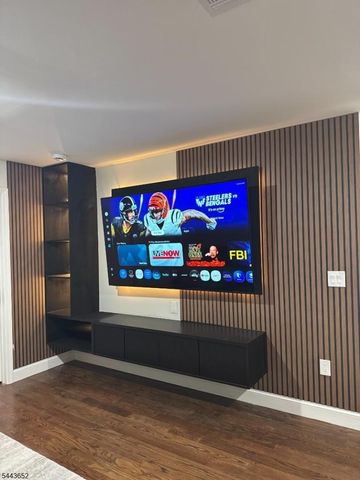 45 New St, East Orange City, NJ 07017