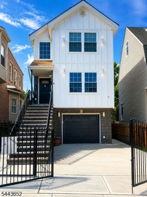 45 New St, East Orange City, NJ 07017