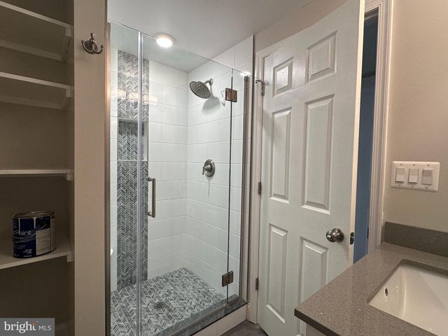 6731 CREST PL, Falls Church, VA 22046