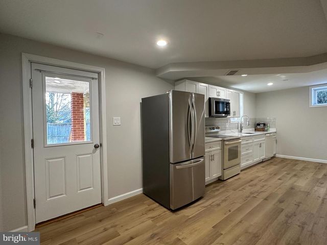 6731 CREST PL, Falls Church, VA 22046