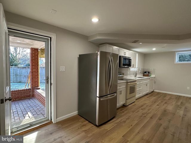 6731 CREST PL, Falls Church, VA 22046