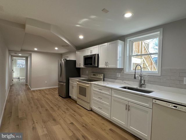 6731 CREST PL, Falls Church, VA 22046