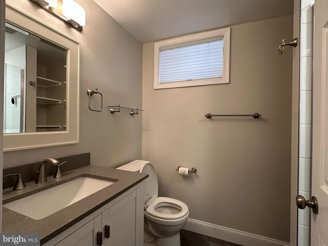 6731 CREST PL, Falls Church, VA 22046