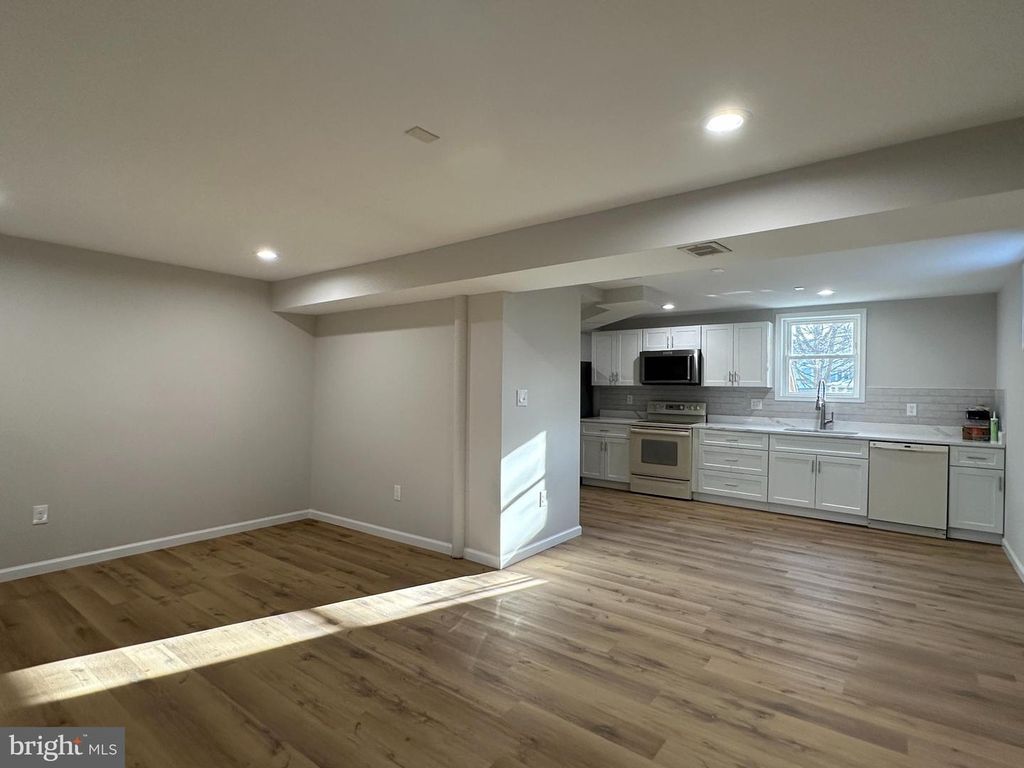 6731 CREST PL, Falls Church, VA 22046