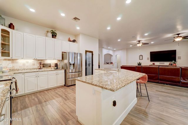224 E WHITELEY Street, Apache Junction, AZ 85119