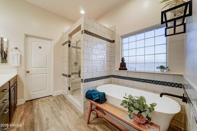 224 E WHITELEY Street, Apache Junction, AZ 85119