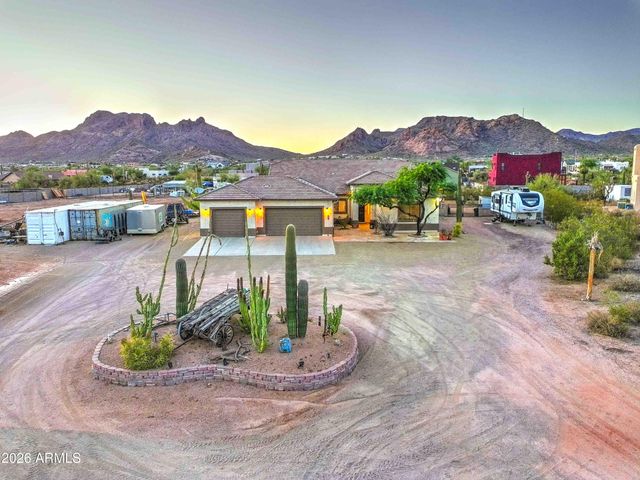224 E WHITELEY Street, Apache Junction, AZ 85119