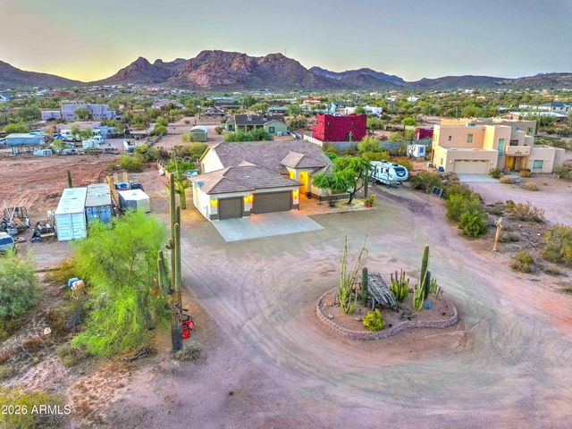 224 E WHITELEY Street, Apache Junction, AZ 85119