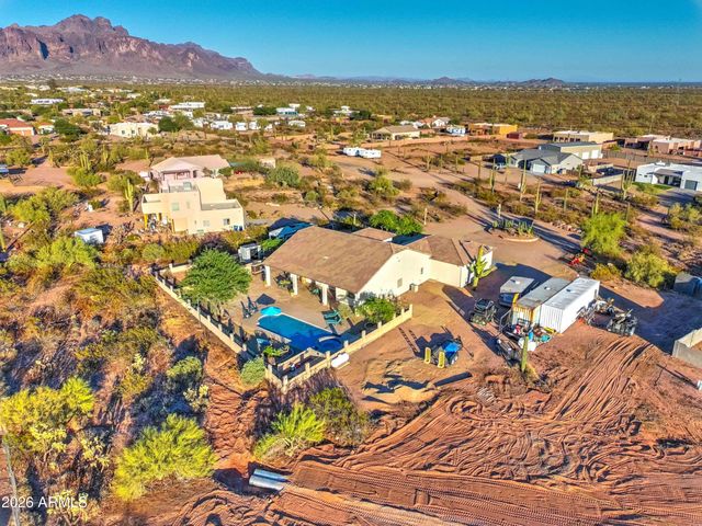 224 E WHITELEY Street, Apache Junction, AZ 85119