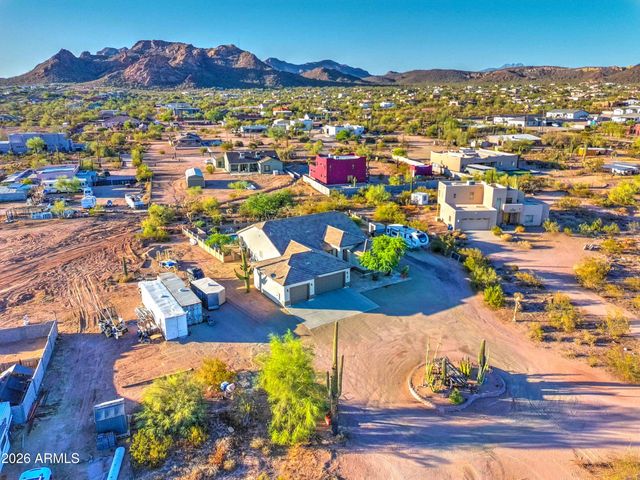 224 E WHITELEY Street, Apache Junction, AZ 85119