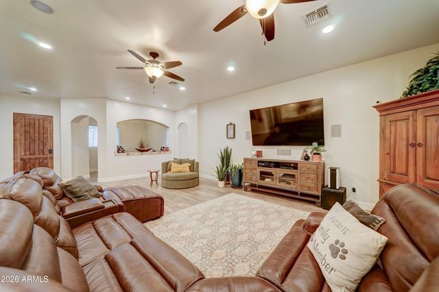 224 E WHITELEY Street, Apache Junction, AZ 85119