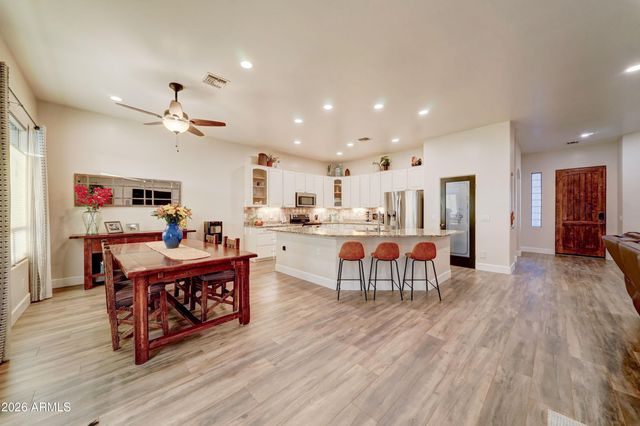 224 E WHITELEY Street, Apache Junction, AZ 85119